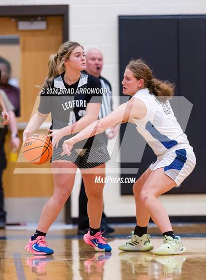 Thumbnail 1 in Ledford @ Oak Grove photogallery.