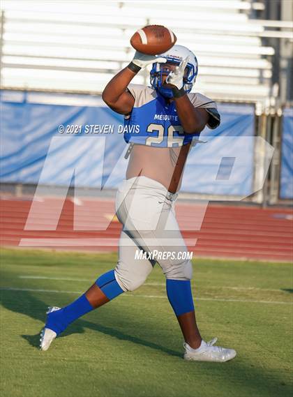 Thumbnail 1 in FR: Combs @ Mesquite photogallery.