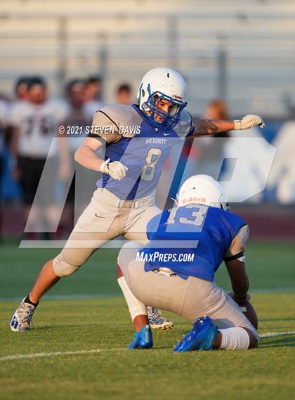Thumbnail 2 in FR: Combs @ Mesquite photogallery.