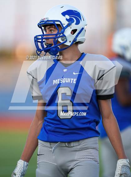 Thumbnail 1 in FR: Combs @ Mesquite photogallery.