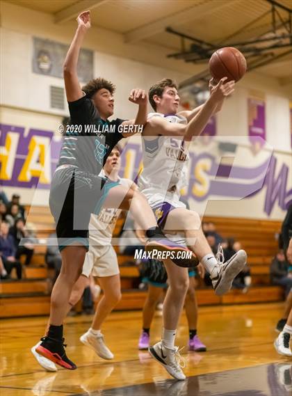 Thumbnail 3 in Amador Valley vs. Deer Valley photogallery.