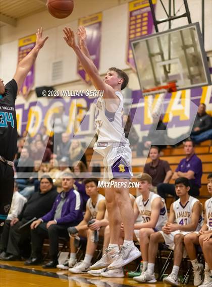 Thumbnail 3 in Amador Valley vs. Deer Valley photogallery.