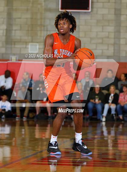 Thumbnail 3 in Whitney Young vs. Mater Dei (Nike Extravaganza) photogallery.