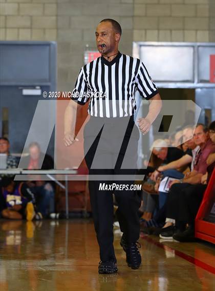 Thumbnail 2 in Whitney Young vs. Mater Dei (Nike Extravaganza) photogallery.
