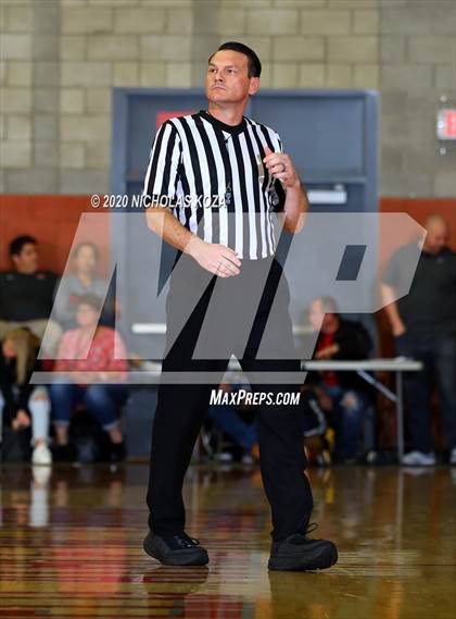 Thumbnail 2 in Whitney Young vs. Mater Dei (Nike Extravaganza) photogallery.