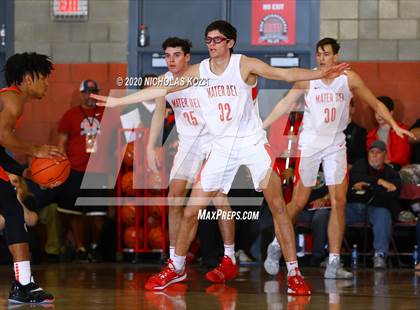 Thumbnail 2 in Whitney Young vs. Mater Dei (Nike Extravaganza) photogallery.