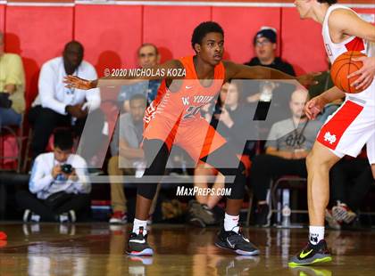 Thumbnail 2 in Whitney Young vs. Mater Dei (Nike Extravaganza) photogallery.