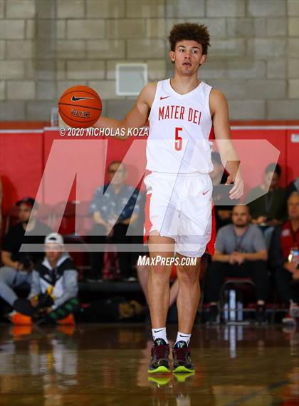 Thumbnail 2 in Whitney Young vs. Mater Dei (Nike Extravaganza) photogallery.