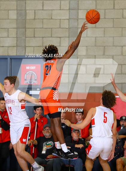 Thumbnail 3 in Whitney Young vs. Mater Dei (Nike Extravaganza) photogallery.