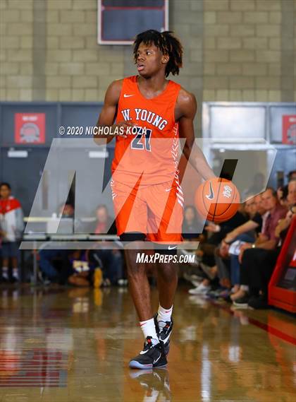 Thumbnail 3 in Whitney Young vs. Mater Dei (Nike Extravaganza) photogallery.