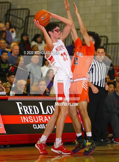 Thumbnail 1 in Whitney Young vs. Mater Dei (Nike Extravaganza) photogallery.