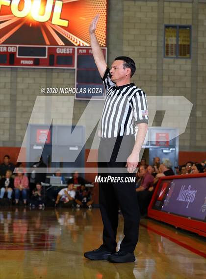 Thumbnail 3 in Whitney Young vs. Mater Dei (Nike Extravaganza) photogallery.