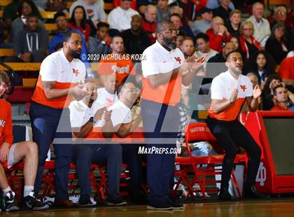 Thumbnail 2 in Whitney Young vs. Mater Dei (Nike Extravaganza) photogallery.