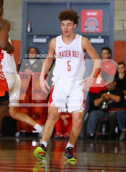 Thumbnail 1 in Whitney Young vs. Mater Dei (Nike Extravaganza) photogallery.