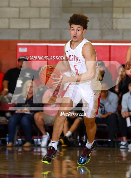Thumbnail 3 in Whitney Young vs. Mater Dei (Nike Extravaganza) photogallery.
