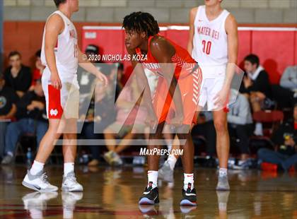 Thumbnail 2 in Whitney Young vs. Mater Dei (Nike Extravaganza) photogallery.