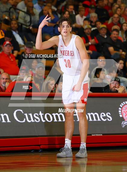 Thumbnail 3 in Whitney Young vs. Mater Dei (Nike Extravaganza) photogallery.