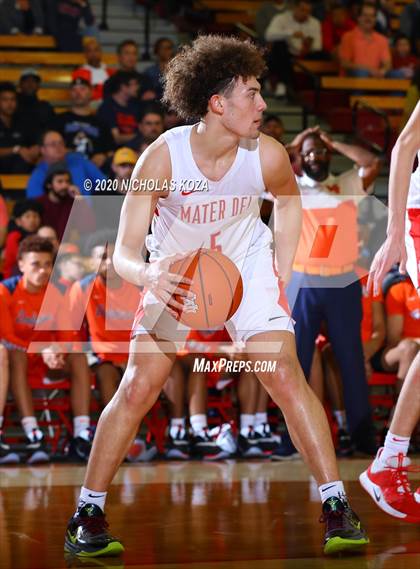 Thumbnail 2 in Whitney Young vs. Mater Dei (Nike Extravaganza) photogallery.