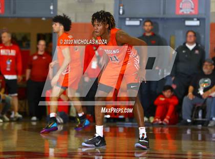 Thumbnail 2 in Whitney Young vs. Mater Dei (Nike Extravaganza) photogallery.