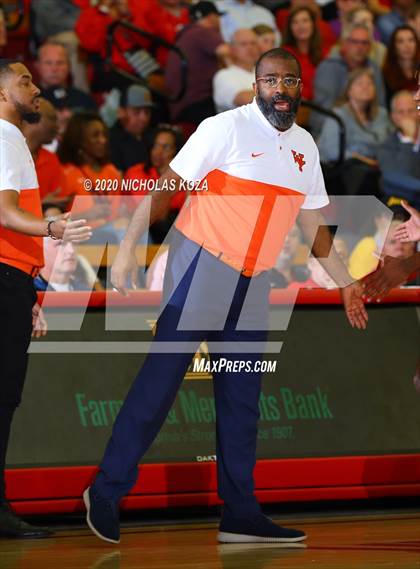 Thumbnail 3 in Whitney Young vs. Mater Dei (Nike Extravaganza) photogallery.
