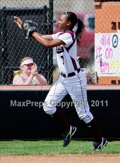 Thumbnail 2 in Sweeny vs Columbia (UIL 3A Region IV Final) photogallery.