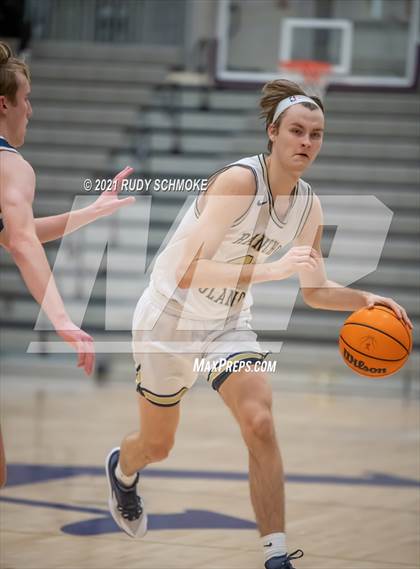 Thumbnail 3 in La Costa Canyon vs Rancho Solano (Torrey Pines Holiday Classic) photogallery.