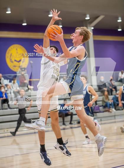Thumbnail 3 in La Costa Canyon vs Rancho Solano (Torrey Pines Holiday Classic) photogallery.