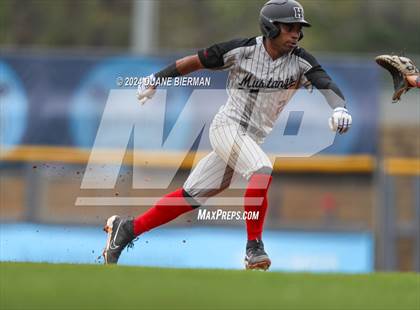 Thumbnail 2 in Lewisburg vs. Houston photogallery.