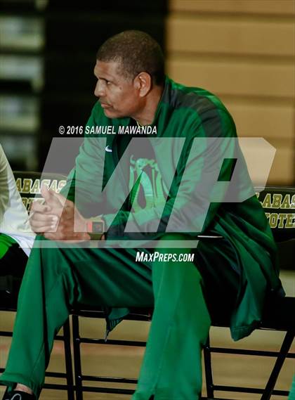 Thumbnail 2 in Royal vs Dorsey (West Valley Thanksgiving Tip-Off Classic) photogallery.
