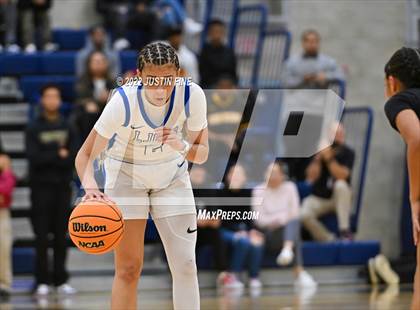 Thumbnail 2 in Mission Hills vs. La Jolla Country Day (CIF San Diego Section Open Final) photogallery.