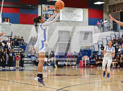 Thumbnail 2 in Mission Hills vs. La Jolla Country Day (CIF San Diego Section Open Final) photogallery.