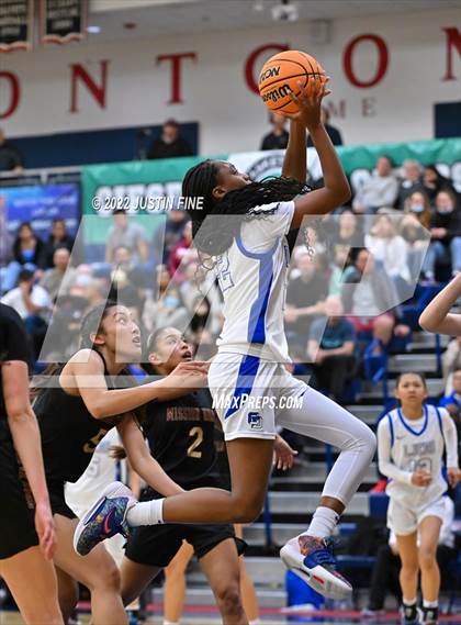 Thumbnail 2 in Mission Hills vs. La Jolla Country Day (CIF San Diego Section Open Final) photogallery.