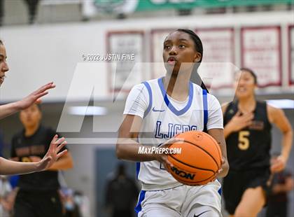 Thumbnail 3 in Mission Hills vs. La Jolla Country Day (CIF San Diego Section Open Final) photogallery.