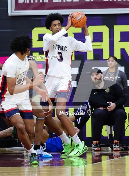 Thumbnail 3 in Archbishop Stepinac vs. Richmond Heights (Army National Guard Hoophall Classic) photogallery.