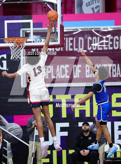 Thumbnail 3 in Archbishop Stepinac vs. Richmond Heights (Army National Guard Hoophall Classic) photogallery.