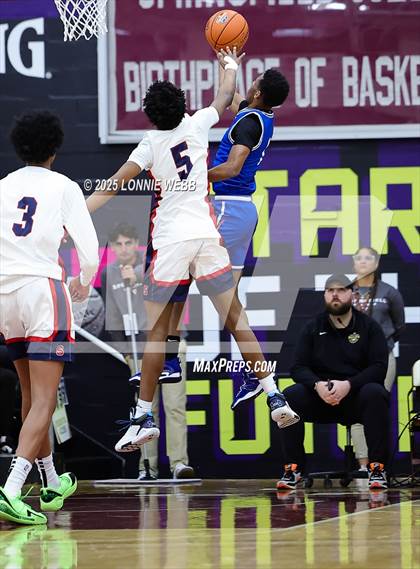Thumbnail 2 in Archbishop Stepinac vs. Richmond Heights (Army National Guard Hoophall Classic) photogallery.