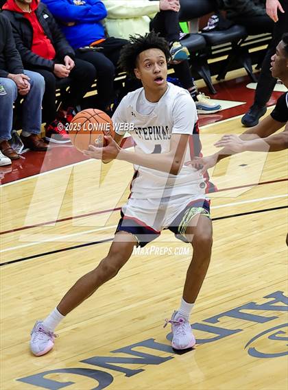 Thumbnail 3 in Archbishop Stepinac vs. Richmond Heights (Army National Guard Hoophall Classic) photogallery.