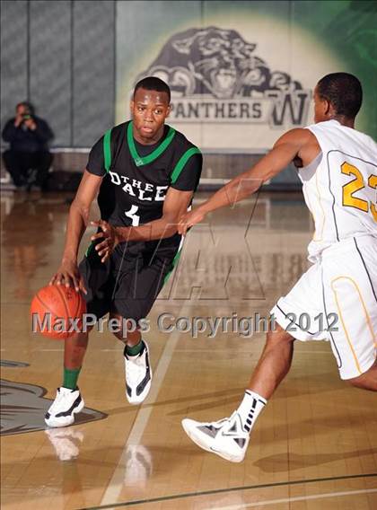 Thumbnail 1 in Farmingdale vs Uniondale (Class AA Semifinal) photogallery.