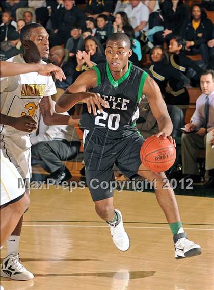 Thumbnail 1 in Farmingdale vs Uniondale (Class AA Semifinal) photogallery.