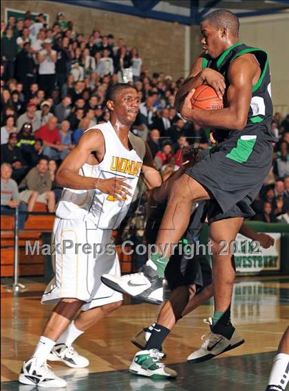 Thumbnail 3 in Farmingdale vs Uniondale (Class AA Semifinal) photogallery.