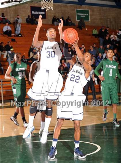 Thumbnail 2 in Farmingdale vs Uniondale (Class AA Semifinal) photogallery.