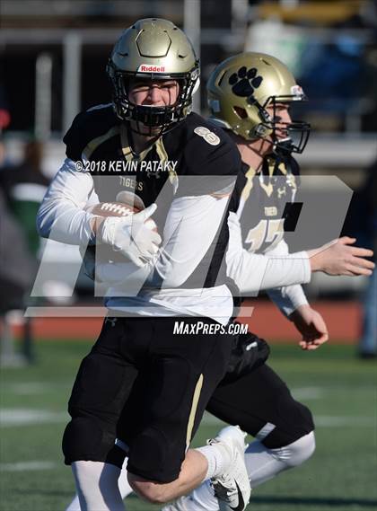 Thumbnail 2 in Maloney vs. Daniel Hand (CIAC Class L Final) photogallery.
