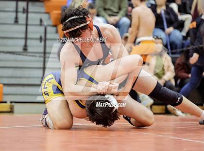 Thumbnail 2 in 56th Akron Holiday Tournament (semi-finals) photogallery.