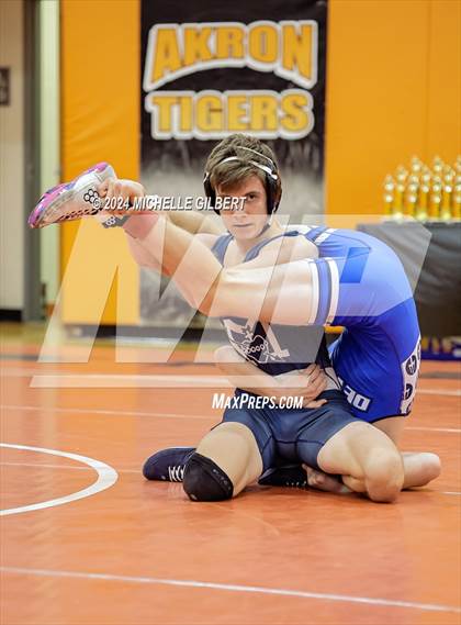Thumbnail 2 in 56th Akron Holiday Tournament (semi-finals) photogallery.