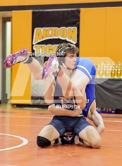 Thumbnail 3 in 56th Akron Holiday Tournament (semi-finals) photogallery.