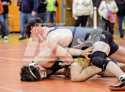 Thumbnail 3 in 56th Akron Holiday Tournament (semi-finals) photogallery.