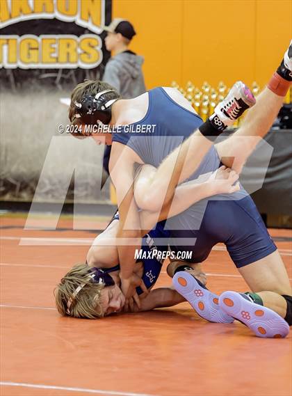 Thumbnail 1 in 56th Akron Holiday Tournament (semi-finals) photogallery.