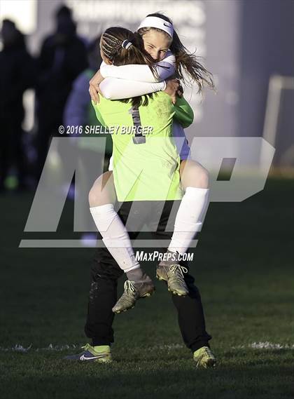 Thumbnail 1 in Staples vs Darien (FCIAC Quarterfinal) photogallery.
