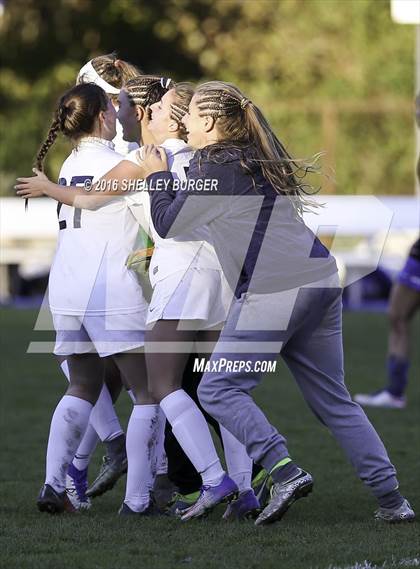 Thumbnail 1 in Staples vs Darien (FCIAC Quarterfinal) photogallery.