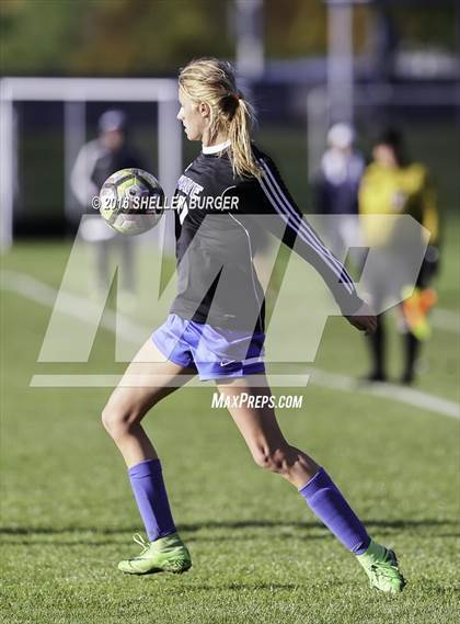 Thumbnail 2 in Staples vs Darien (FCIAC Quarterfinal) photogallery.